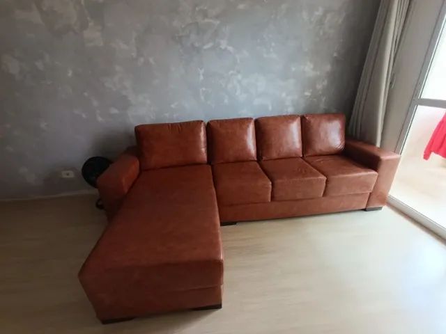 Vendo Sofá com chesie em courino 