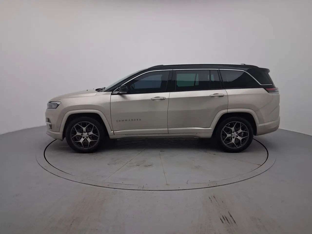 Jeep Commander Overland T270 1.3 TB Flex Aut., foto 2 de 17