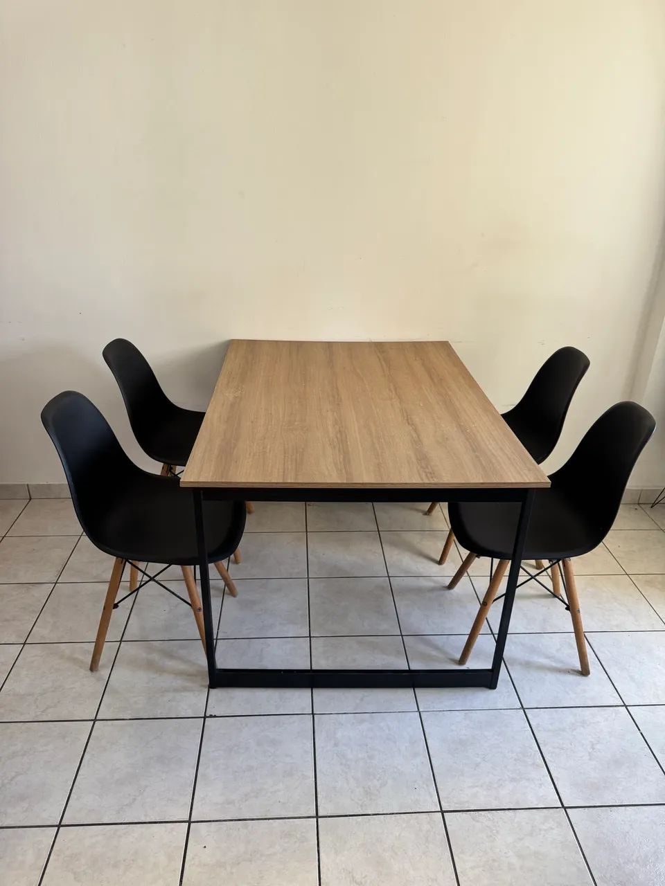 Conjunto Mesa e Cadeiras Eames - Foto 3