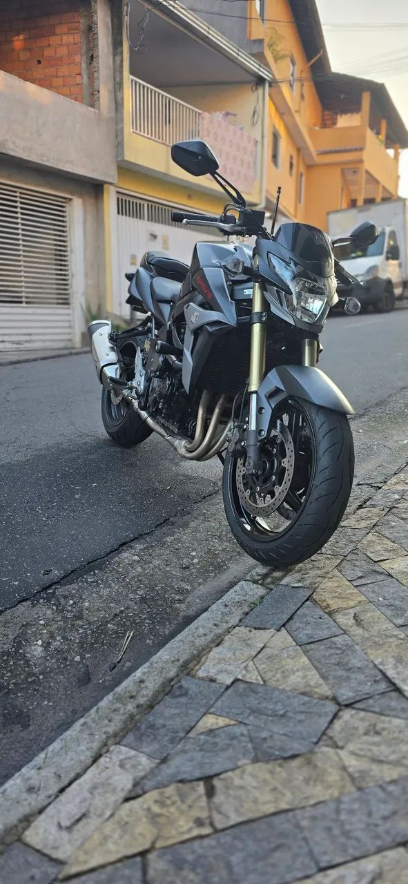 Suzuki GSR 750A  - Foto 3