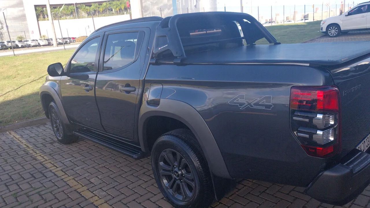 Mitsubishi L200 L200 Tri. S. Outd. Plus 2.4 4x4 Die. Aut 2025