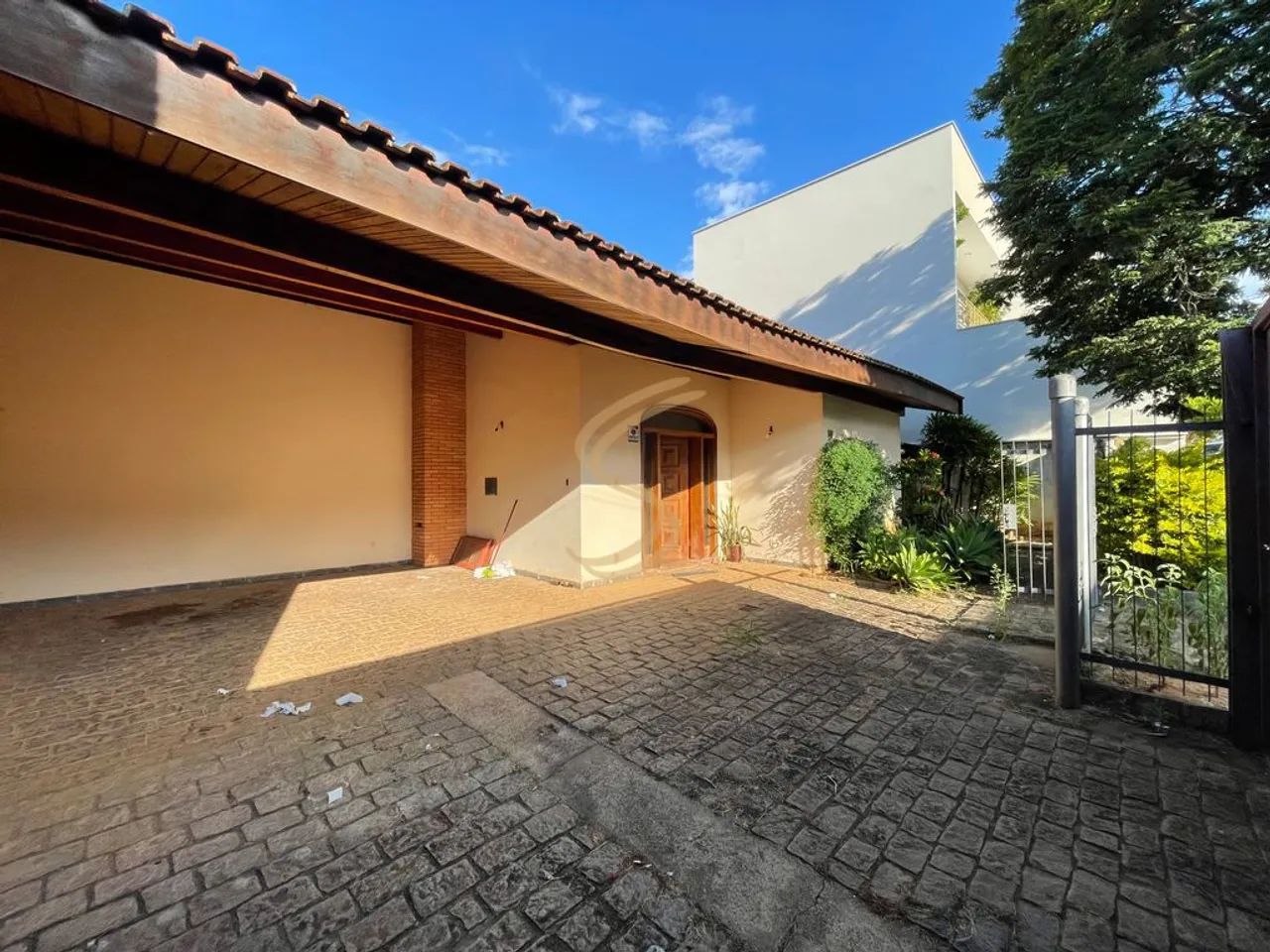 Casa Exclusiva no Centro com 858 m² de Terreno e 4 Quartos - Foto 2