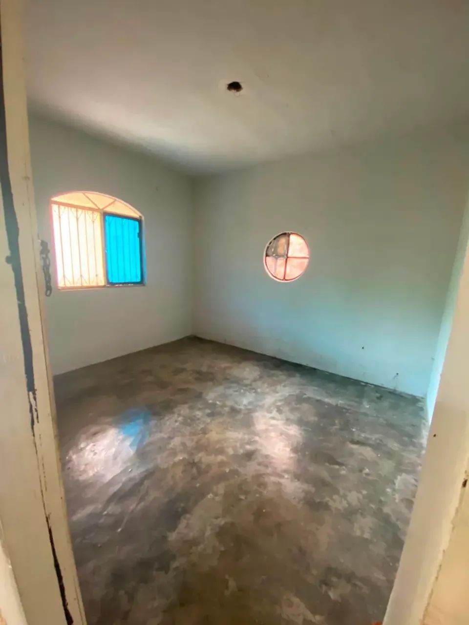 CASA COM 2 QUARTOS EM KENNEDY - ACEITO ENTRADA - Foto 5