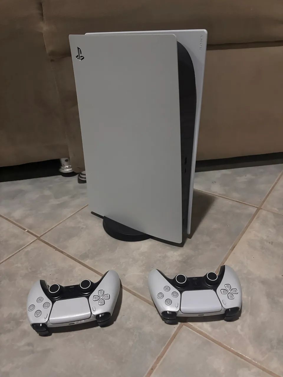 Ps5 + 2 controles originais 