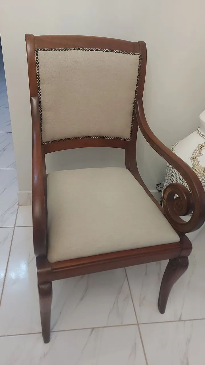 Lindas Poltronas em.Imbuia clássicas antigas - Foto 2