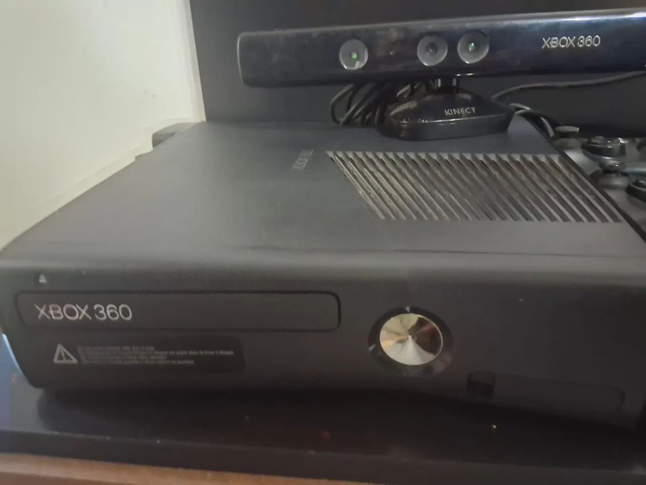 Xbox 360 com 6 controles Kinect e jogos - Foto 3