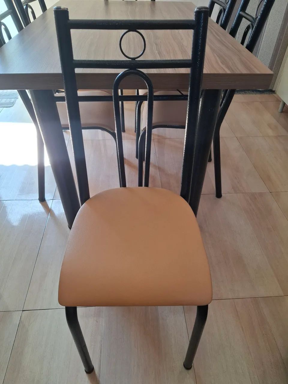 Mesa com 6 cadeiras - Foto 3