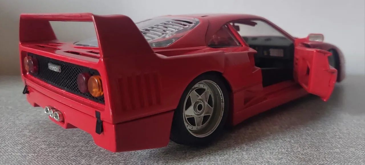 Miniatura 1:18 Ferrari F40 - Foto 3