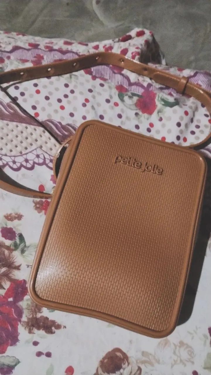Vendo uma bolsa da petite jolie - Foto 3