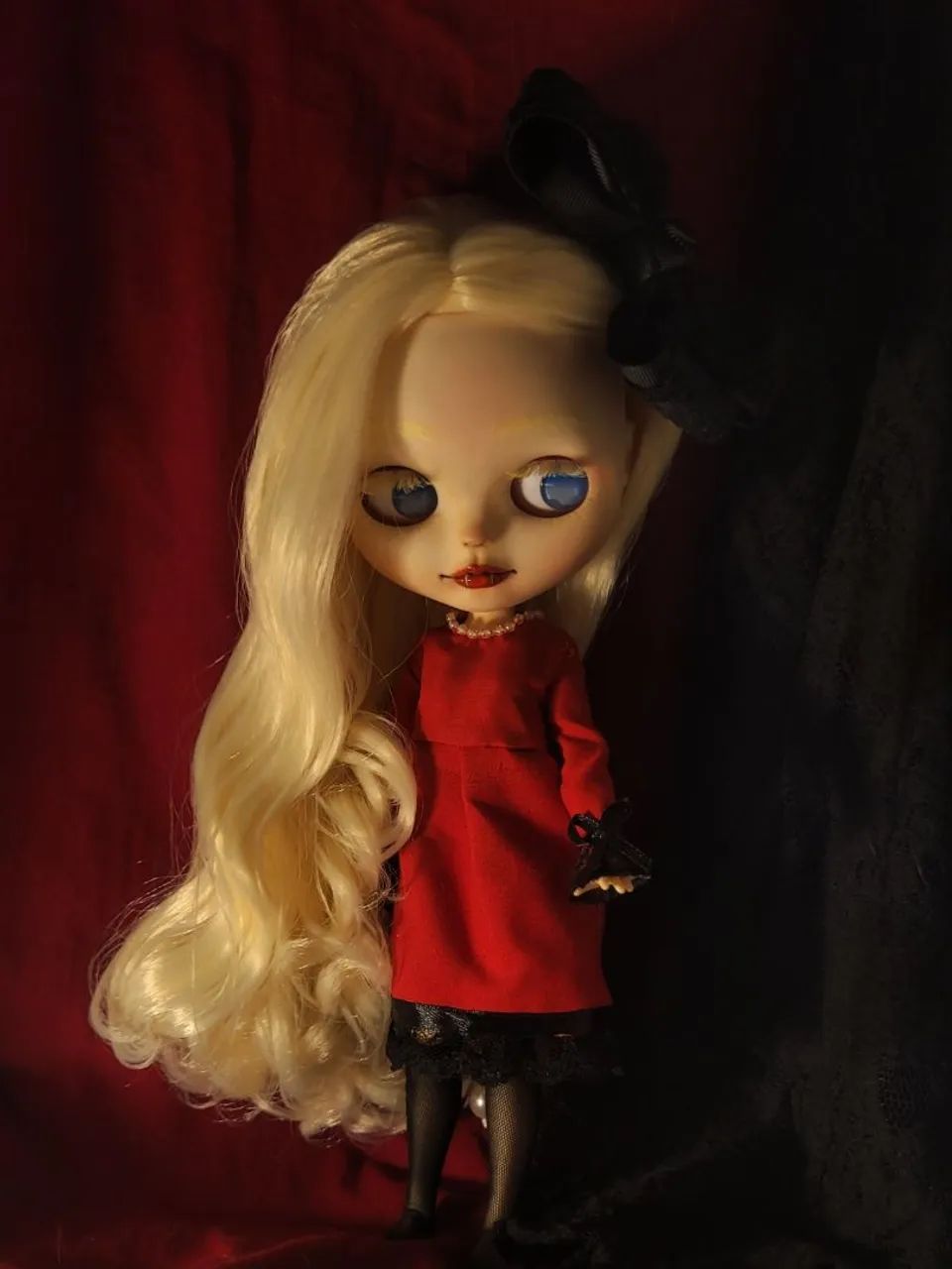 Boneca Blythe doll customizada Vampira 