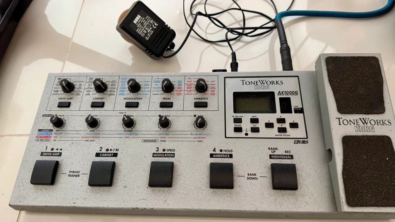 Pedaleira clássica Korg ToneWorks AX1000G *Perfeita - Foto 3