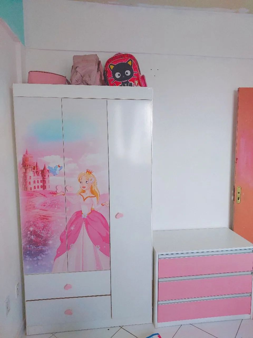 1 Guarda Roupa e 1 Cômoda