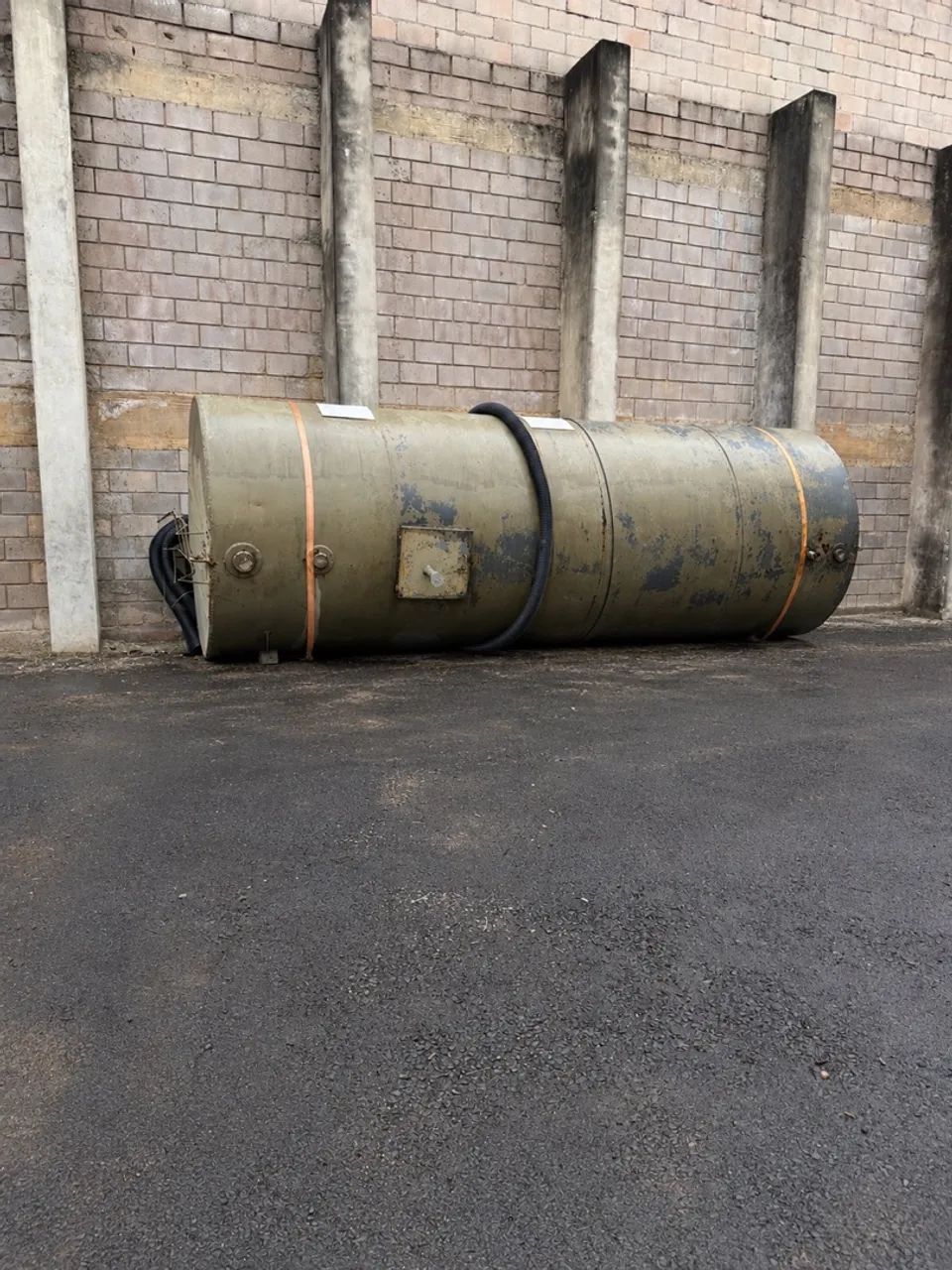 Tanque grande de combustível 