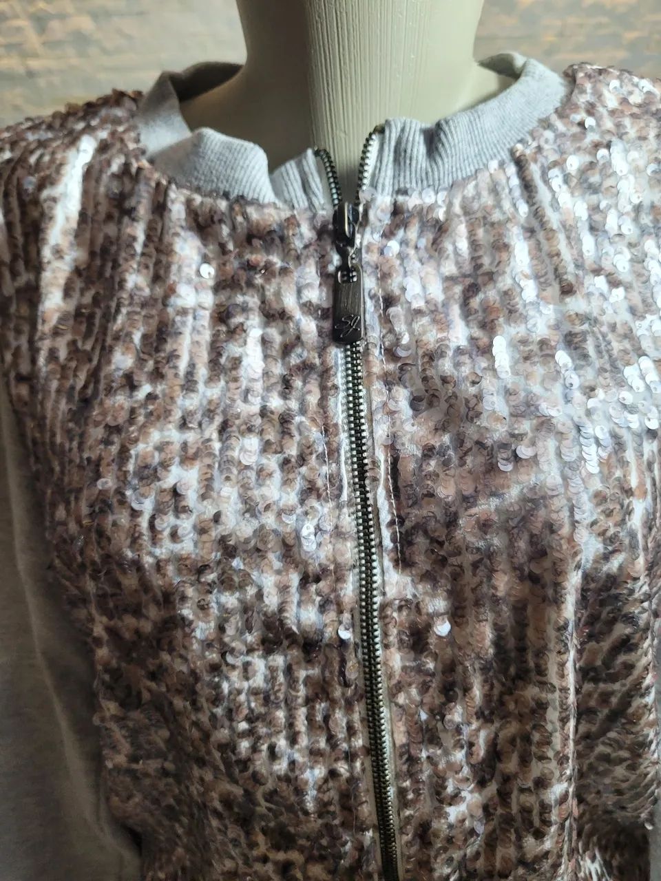 Blusa de moletom com lantejoulas  - Foto 4