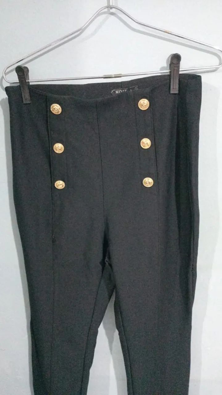 Calça  preta com  laycra 