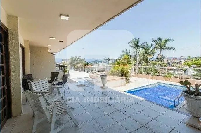 Casa com 4 dormitórios de 285,00 m² no Itaguaçu