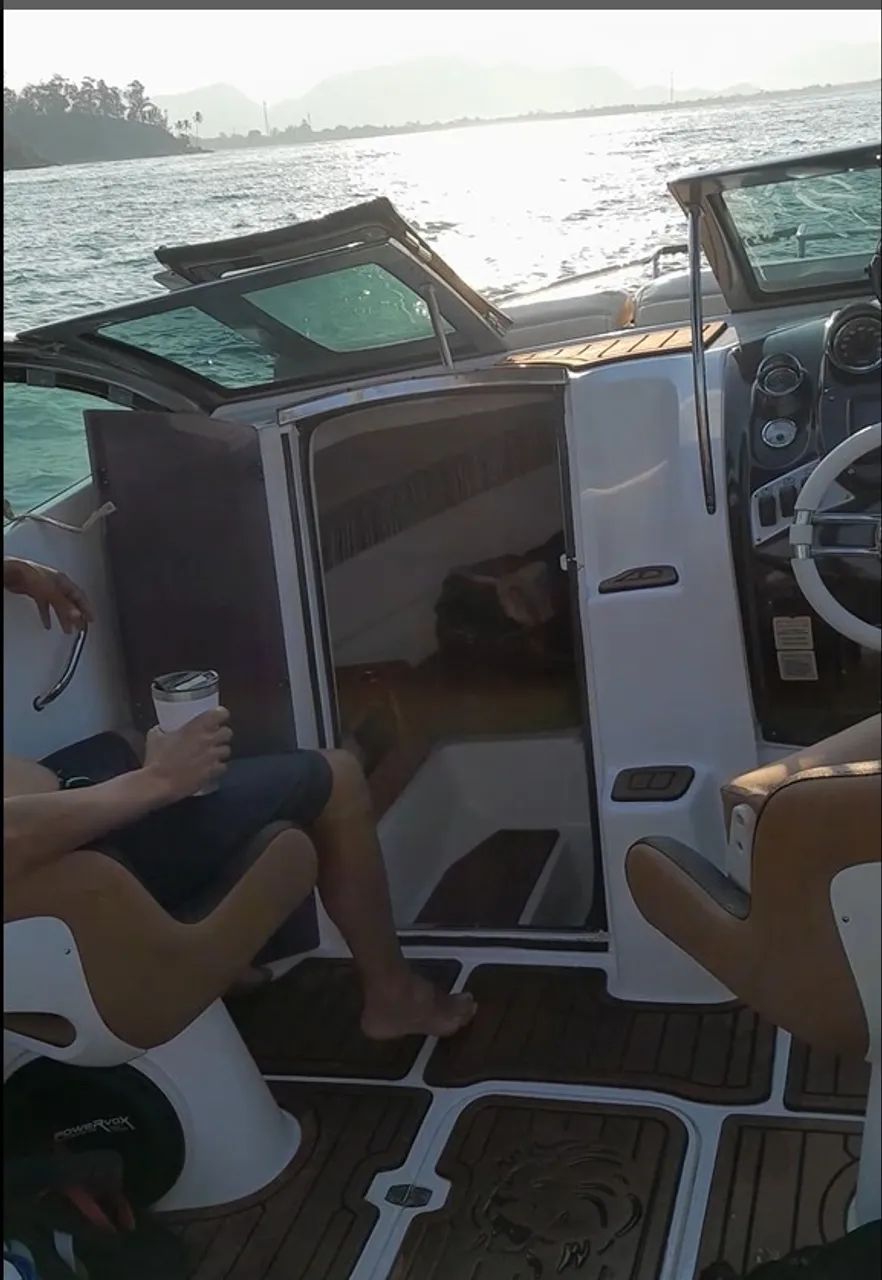 Lancha Focker 215 Cabinada Motor 150hp  - Foto 3