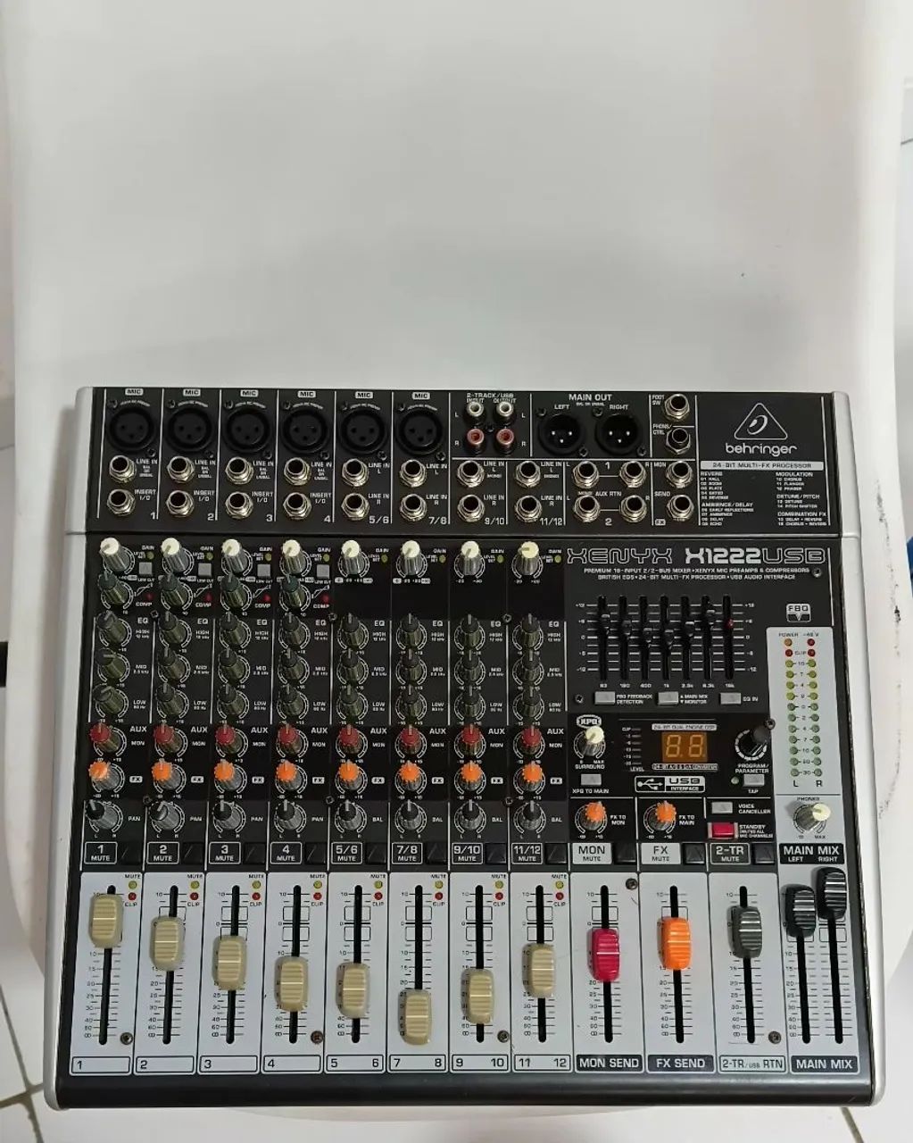 Mesa de som Behringer  - Foto 3