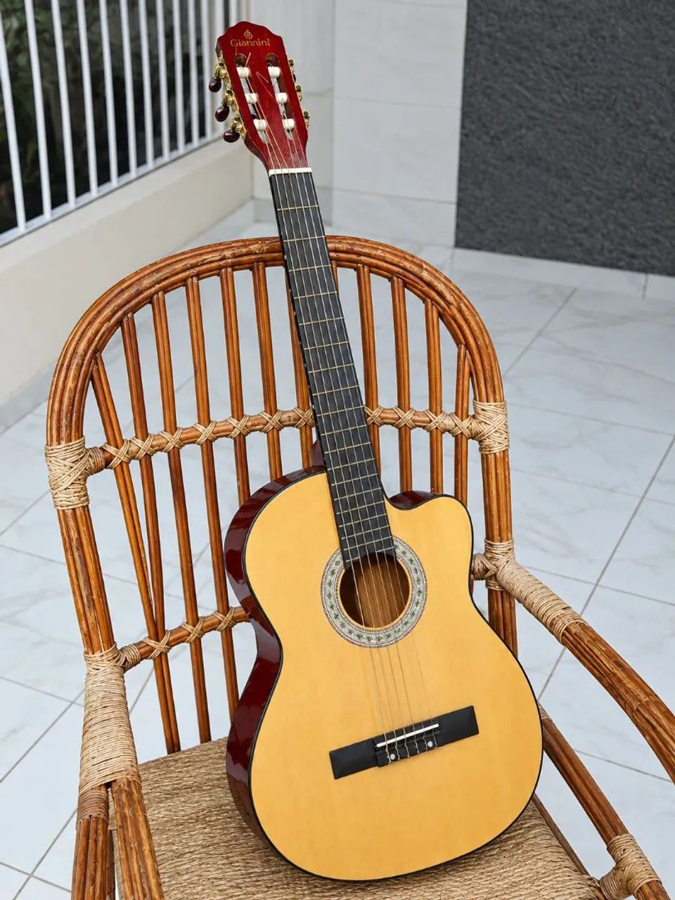 Violão muito novo