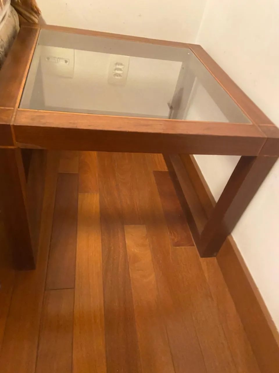 Mesa lateral com vidro