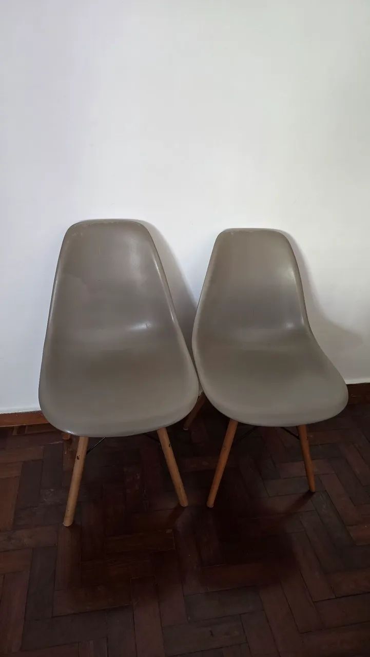 Par de cadeiras eames 