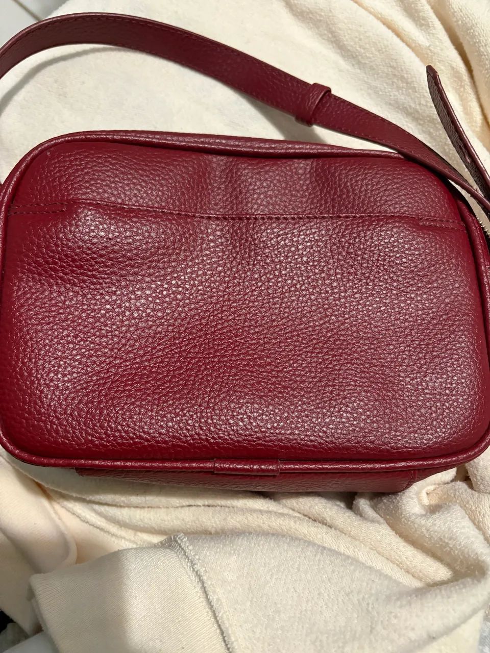 Bolsa transversal vinho Arezzo - Foto 2