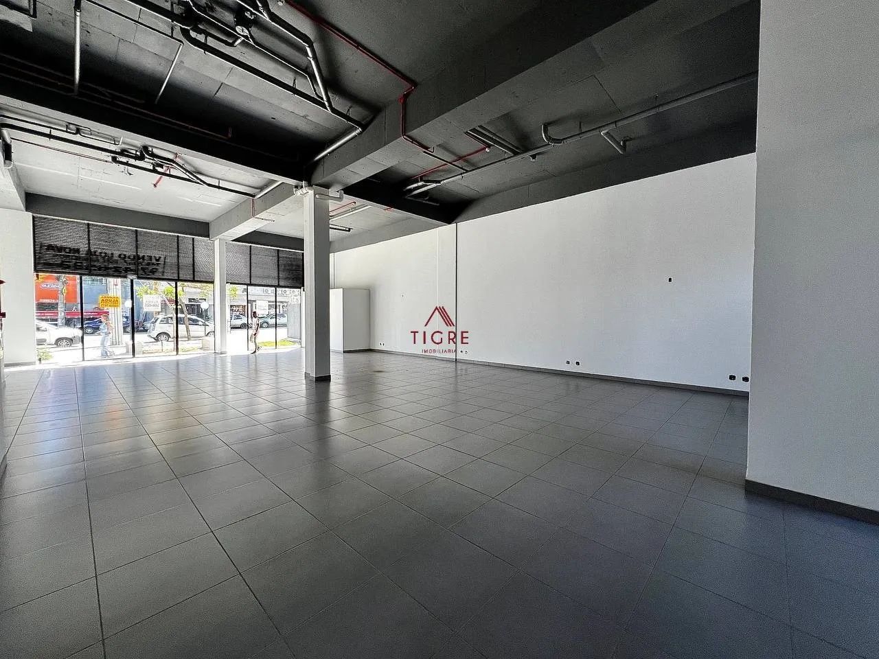 Loja Comercial 259m² Pé-direito de 5,5m