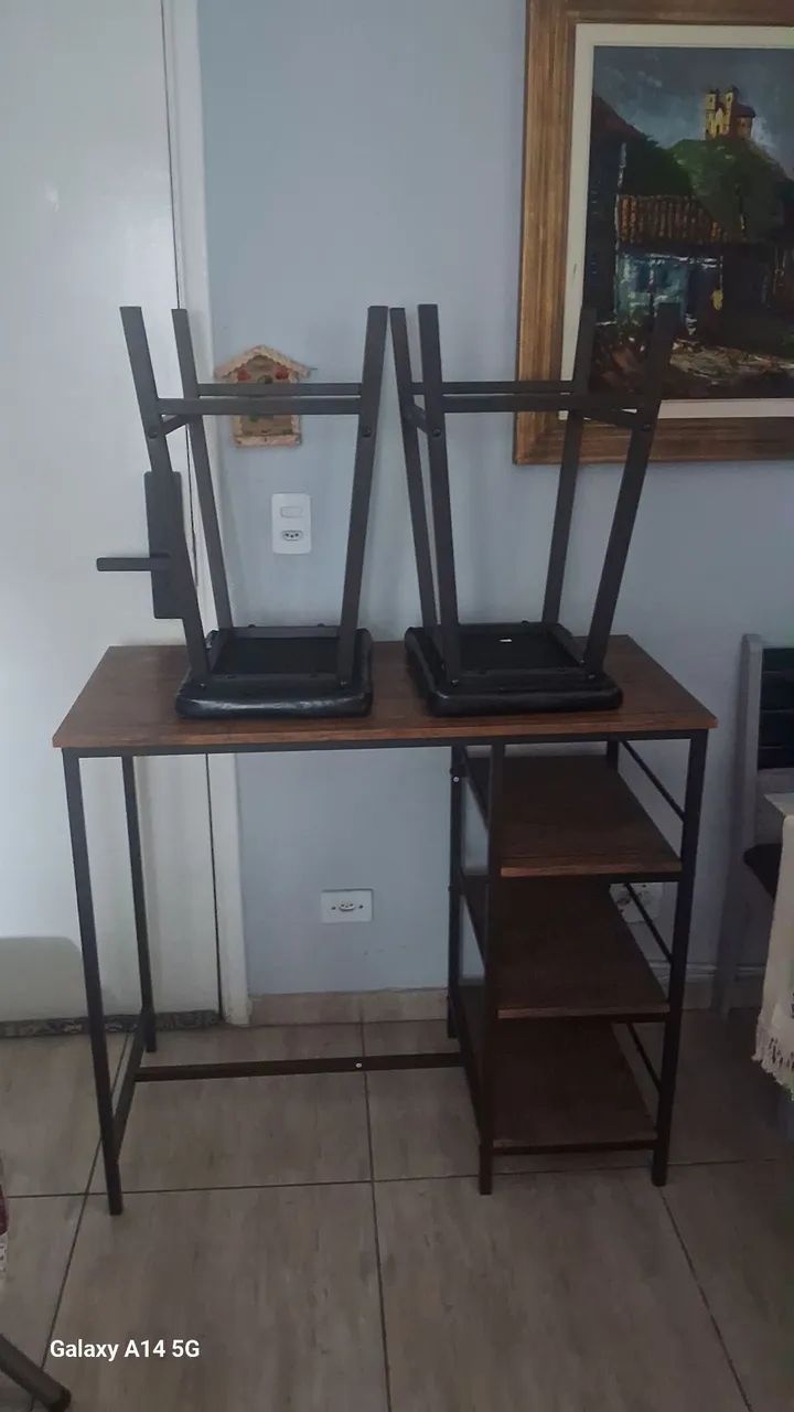 Mesa com duas bancadas nova