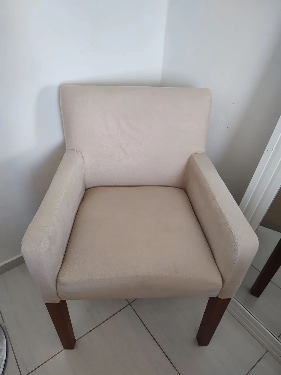 Duas poltronas em madeira maciça - Foto 2
