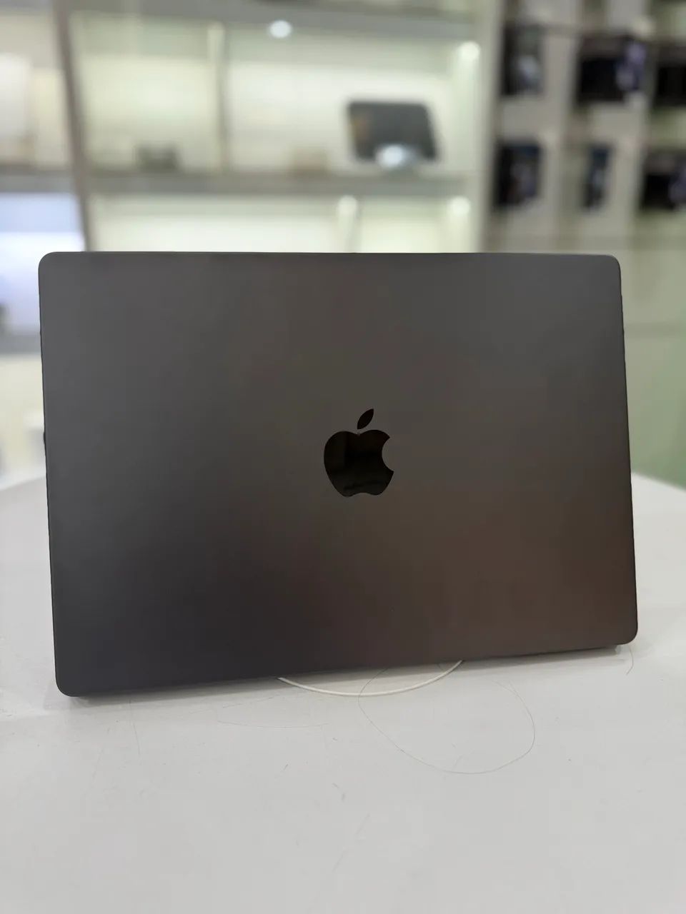 Macbook Pro 14" Chip M5 16GB 1TB SSD - Space Black - Seminovo  - Foto 2