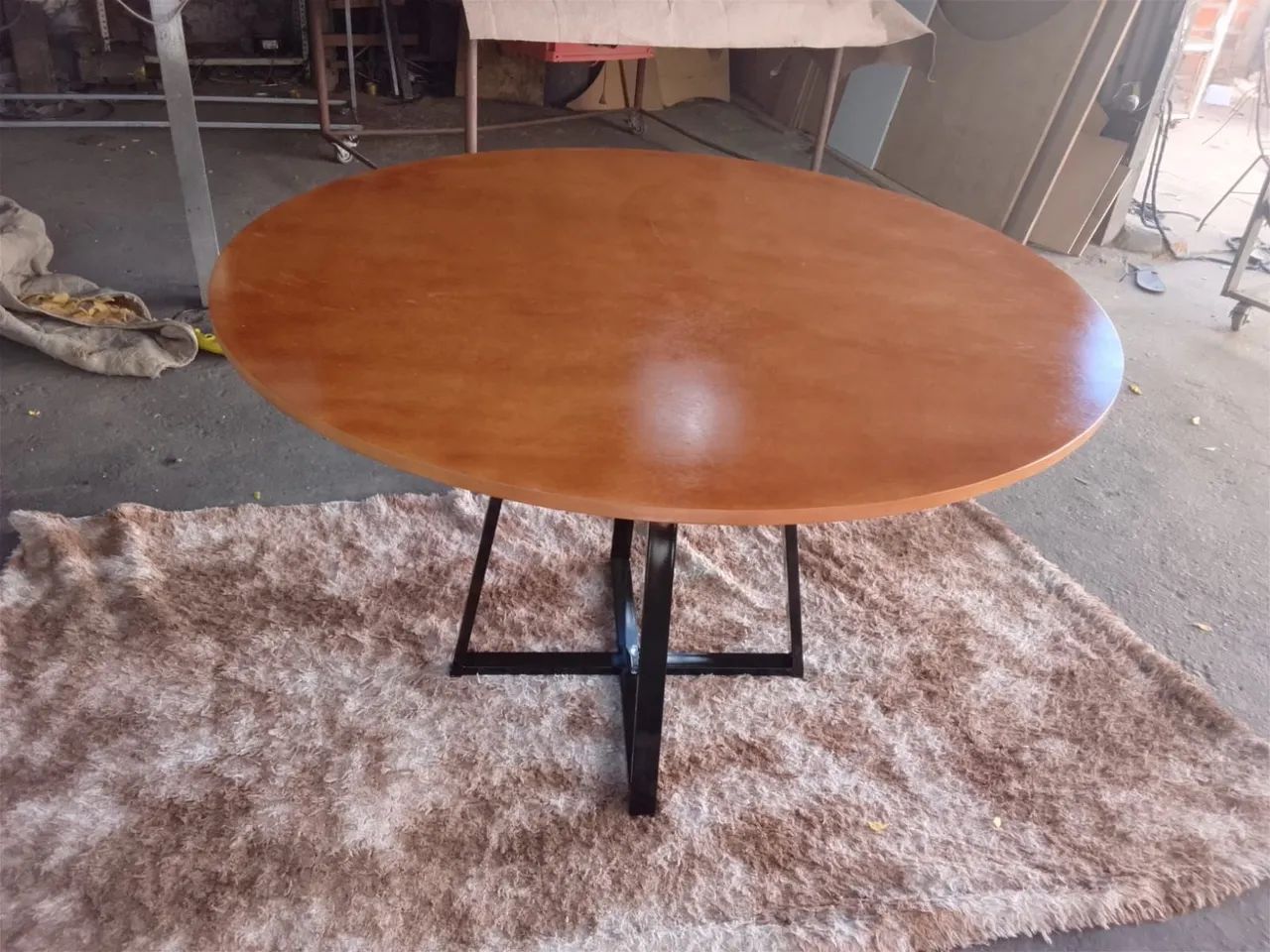 Mesa de jantar com tampo em MDF ( feito sob encomenda)