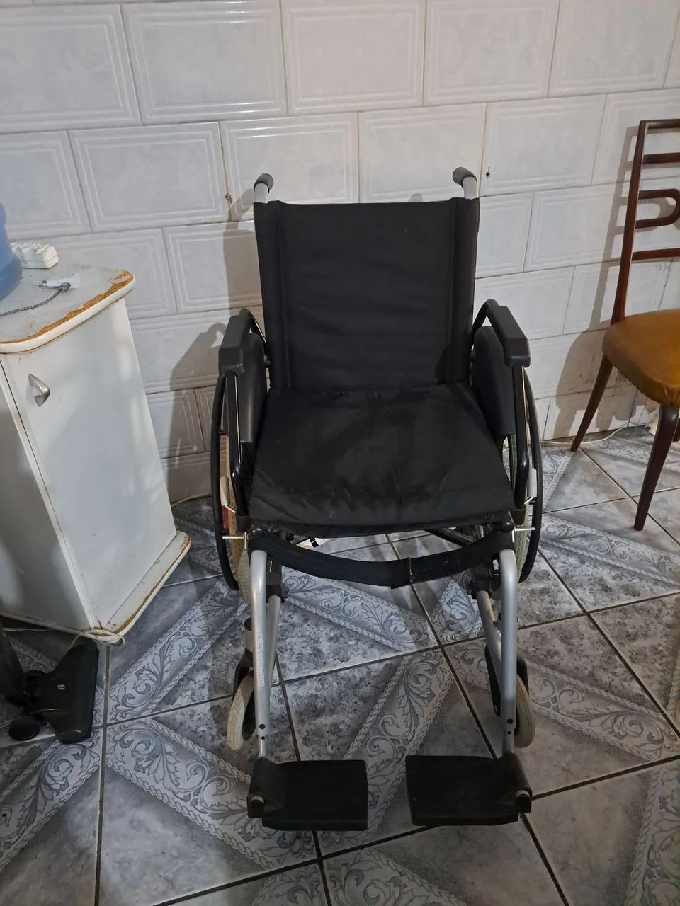 Vendo cadeira de rodas - Foto 4