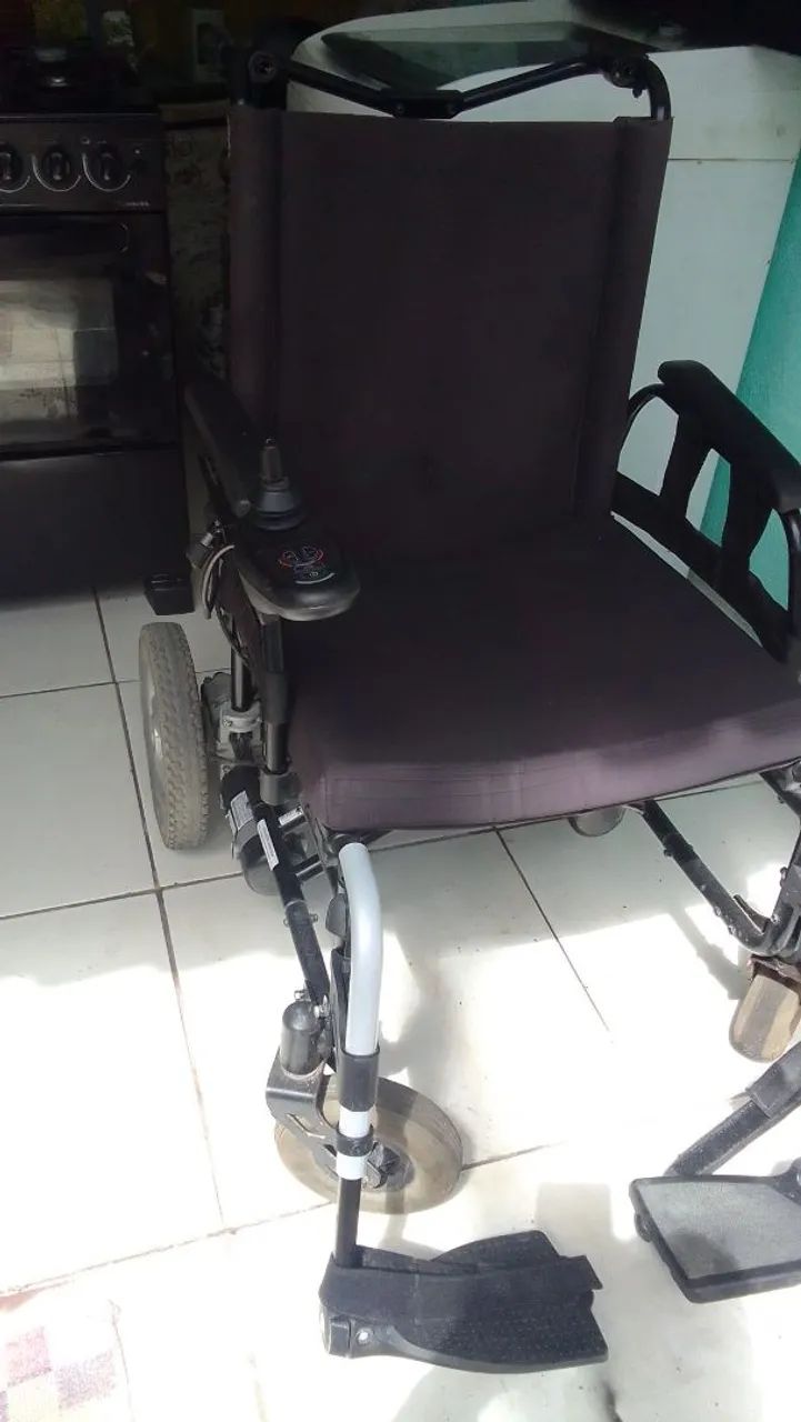 Vende-se 1 cadeira de roda elétrica  - Foto 5