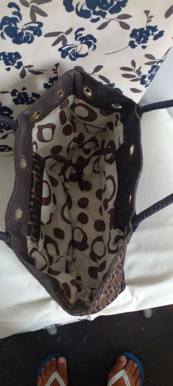 Bolsa famosa  lona e alsa de couro  em bom estado - Foto 4