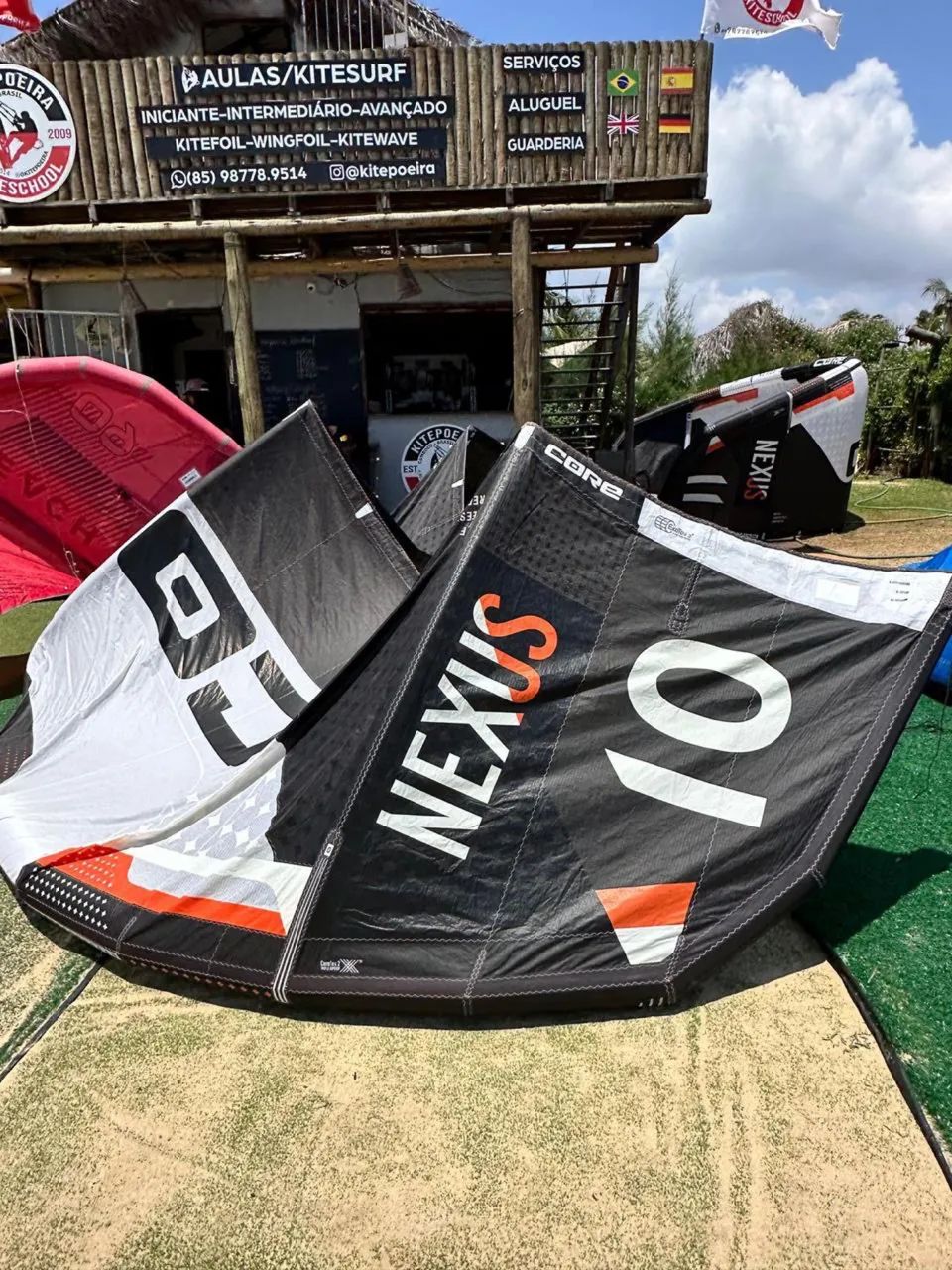 Vende-se 2 Kite Nexus 4 Core. 