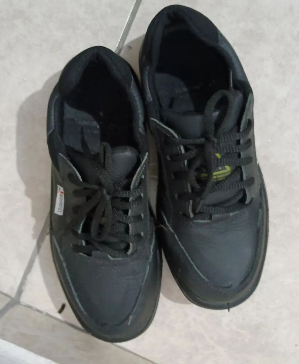 Bota de segurança usada