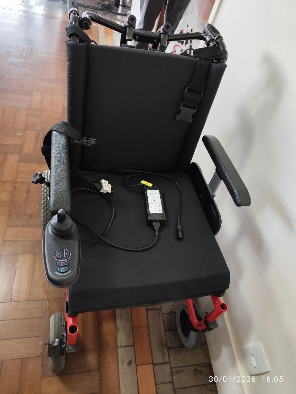 Cadeira de rodas motorizada Ortobrás, excelente estado - Foto 3