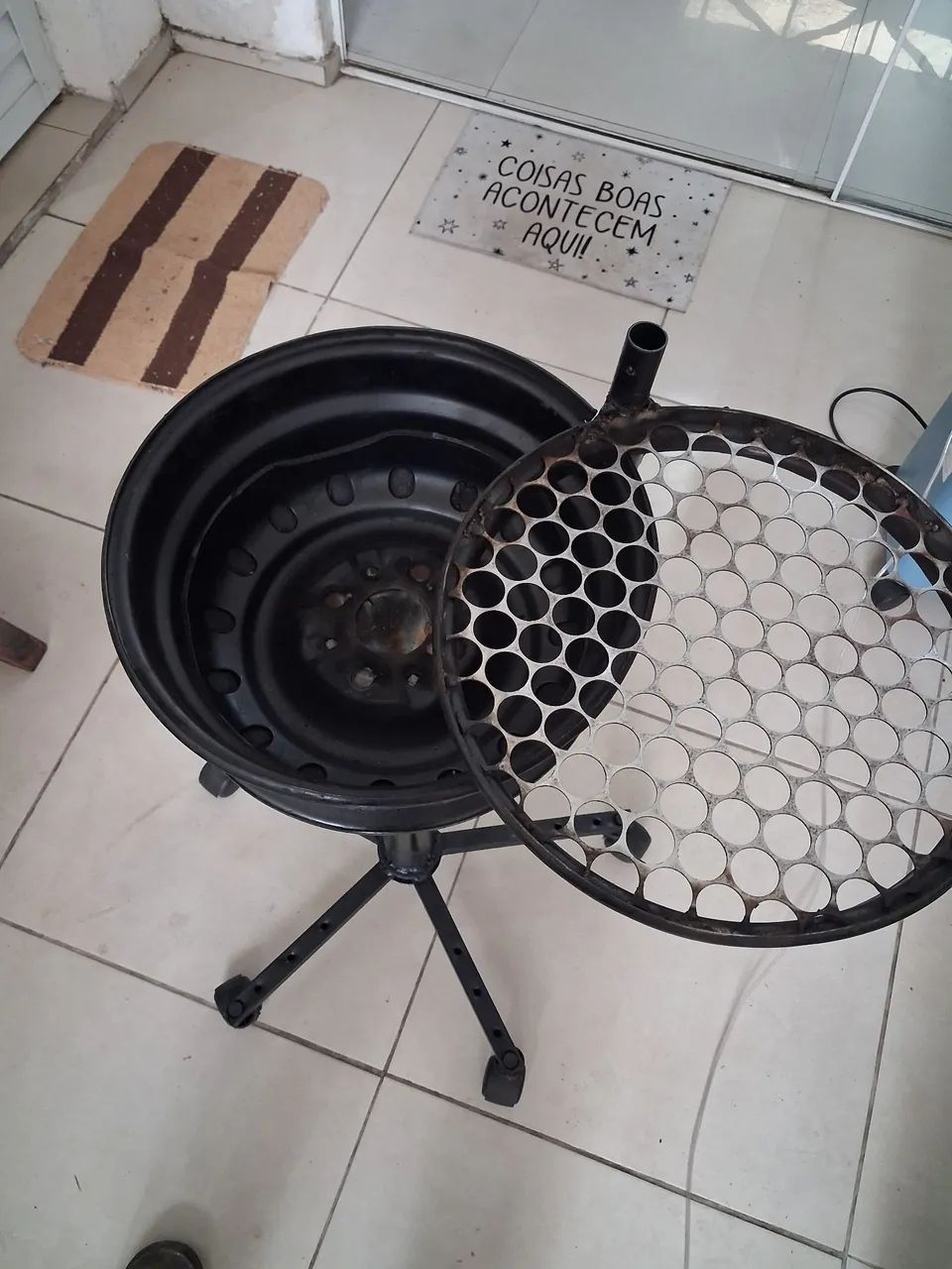 CHURRASQUEIRA RODA DE FERRO COM PETISQUEIRA  !!! SUPER RESISTENTE  !!! - Foto 4