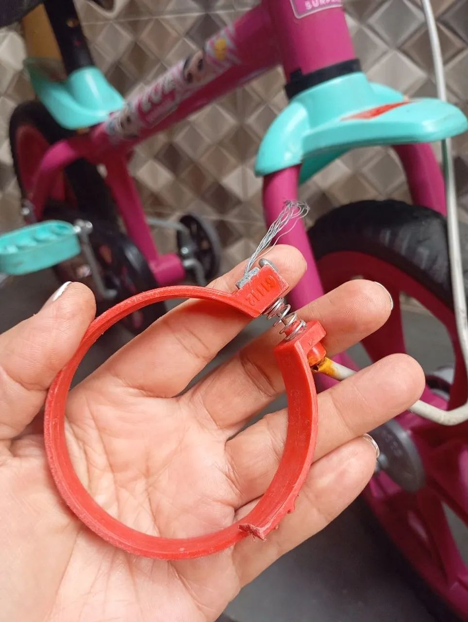 Bicicleta infantil com rodinha da lol - Foto 3