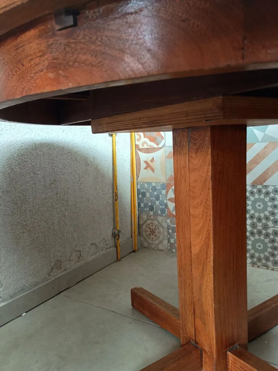 Vendo mesa retrátil c/ 4 cadeiras  - Foto 3