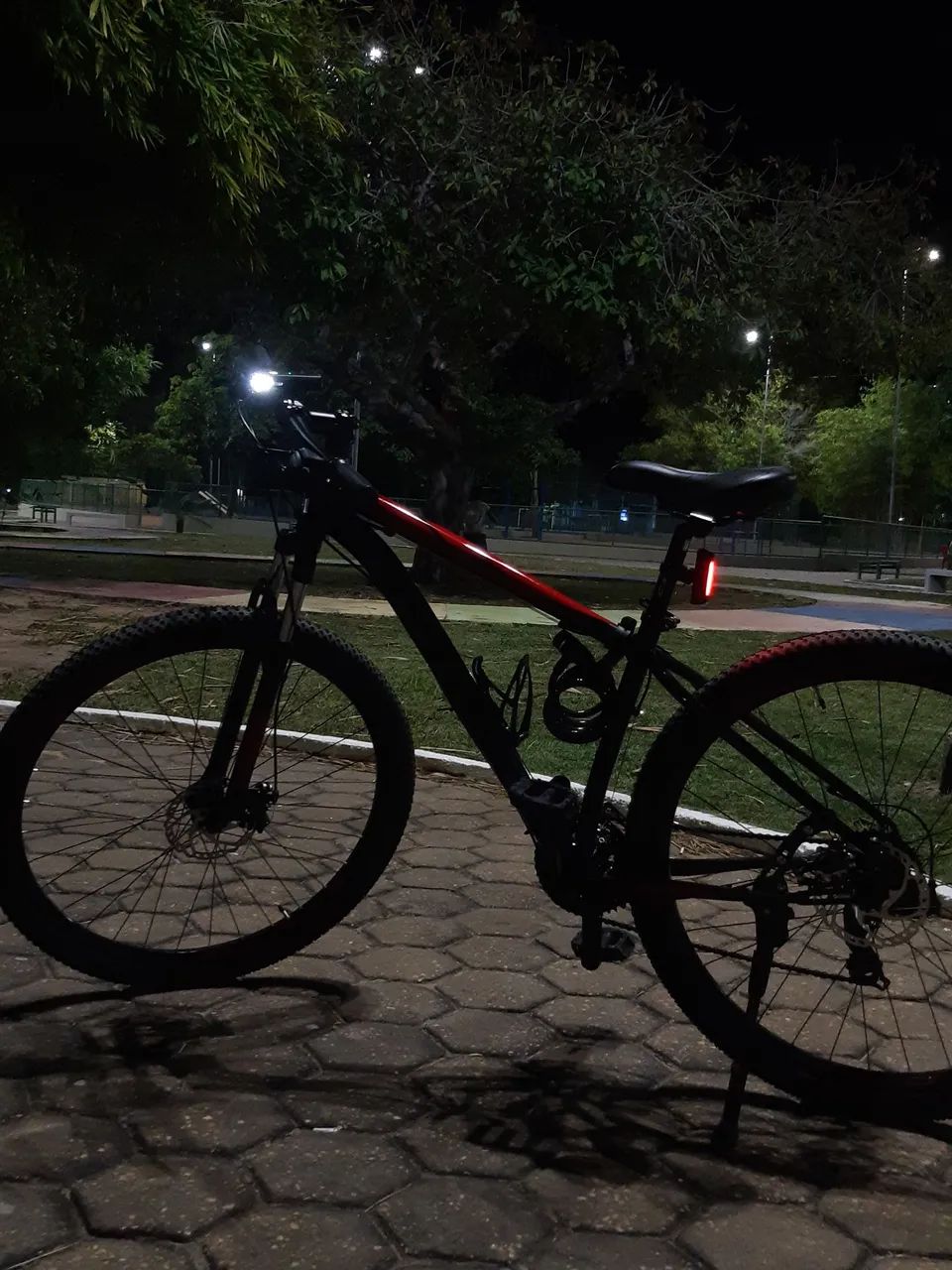Bicicleta lottus vermelha equipada com poucos meses de uso.  - Foto 2