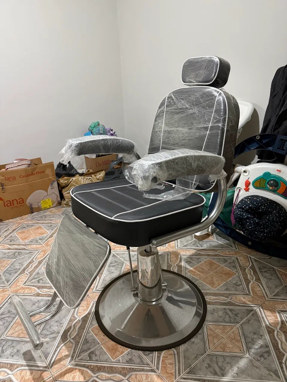 Cadeira de barbearia profissional / nova , nunca usada