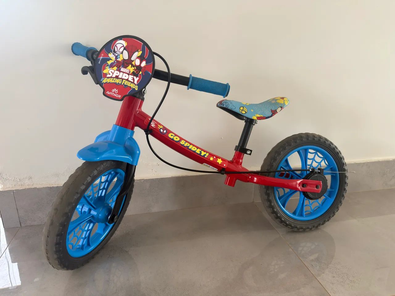Bicicleta equilibrio homem aranha