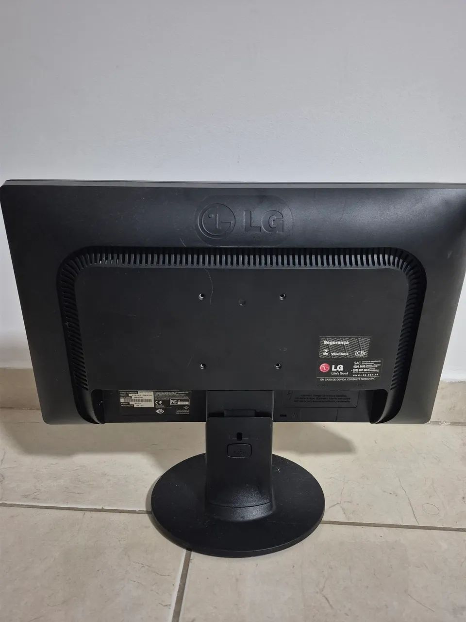 Monitor LG 19EB13T - Foto 2