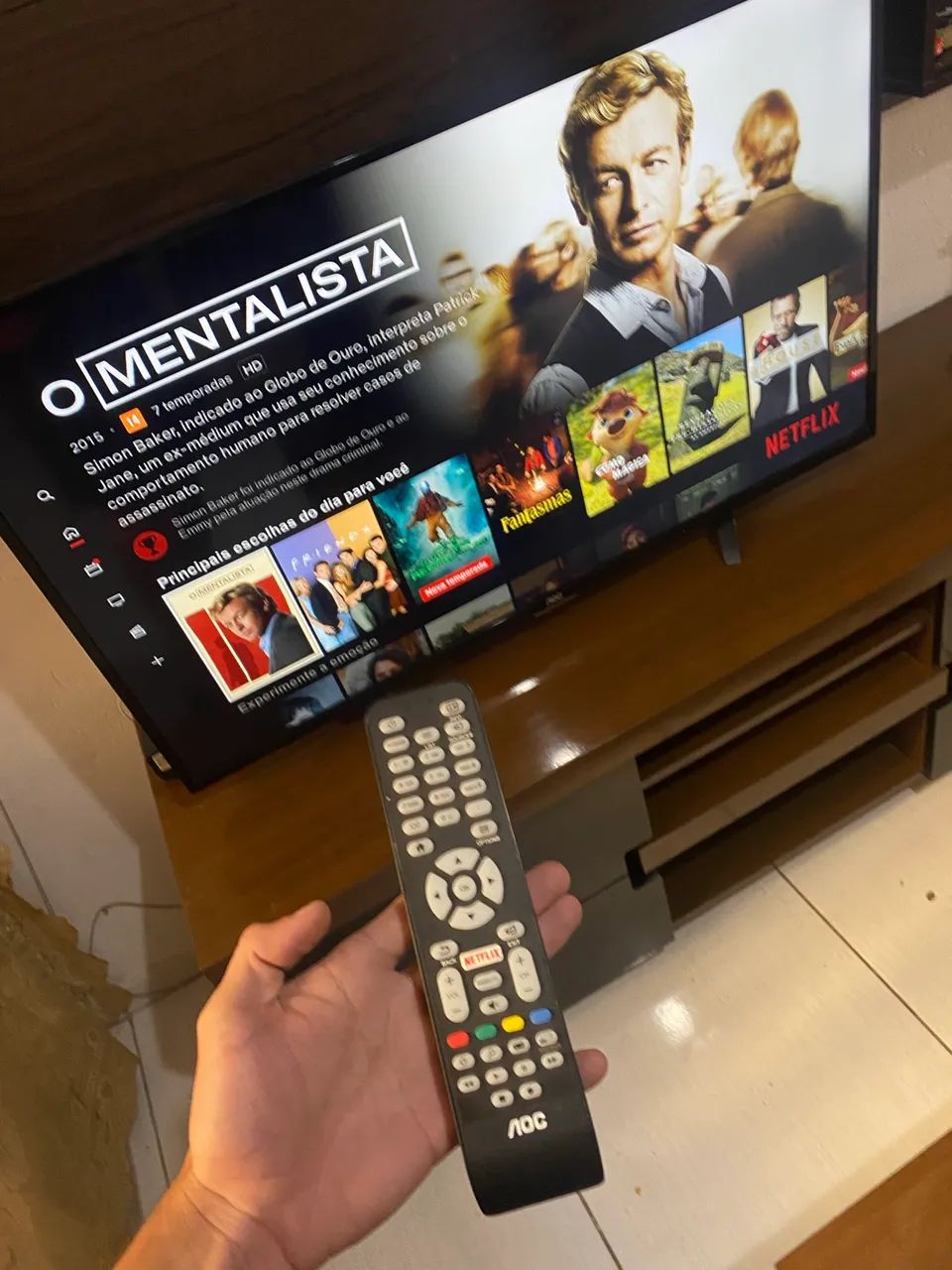 SMART TV AOC 43 polegadas muito nova acompanha controle remoto e pezinho funcionando - Foto 3