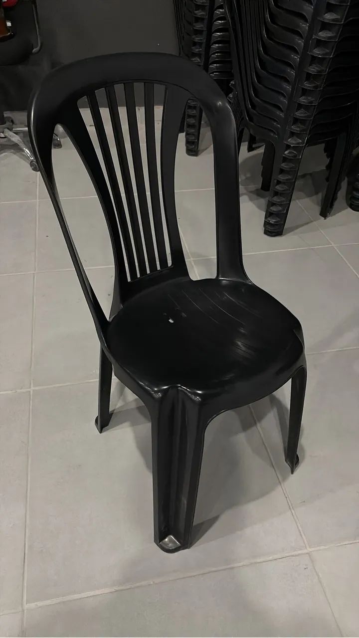 180 Cadeiras Pretas sem Braço 