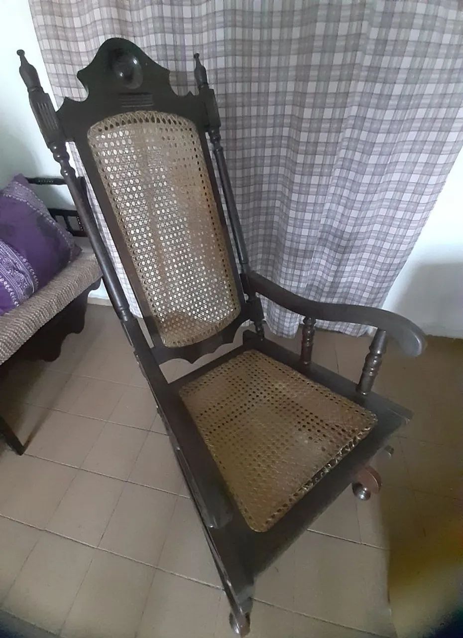Cadeira de balanço antiga - Foto 2
