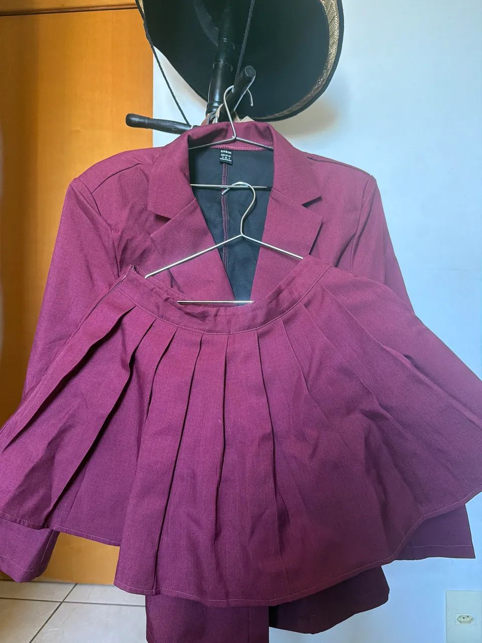 Conjunto SHEIN vinho - Blazer e saia TAMANHO P - Foto 2