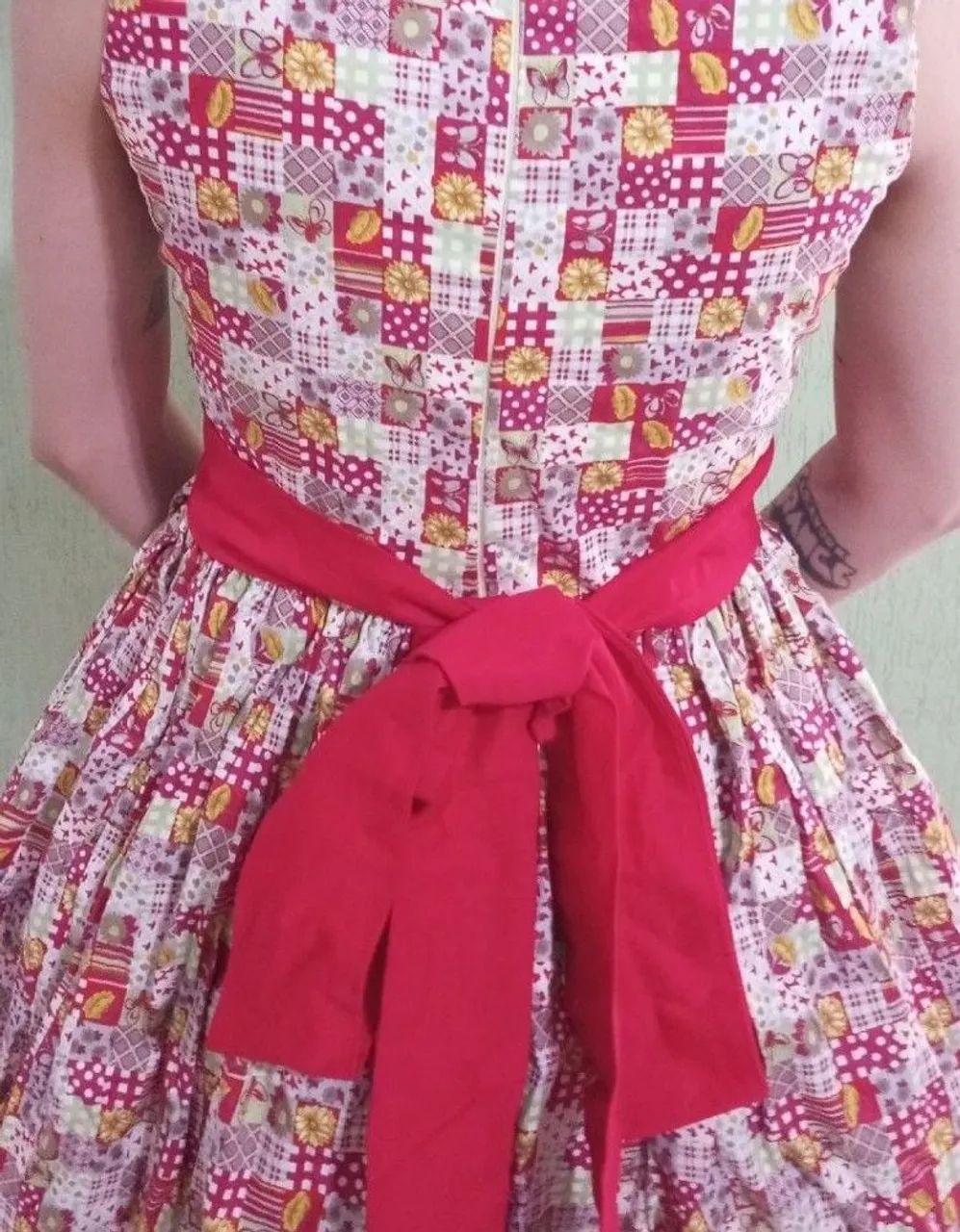 Vestido junino xadrez com girassóis tam. P - Foto 2