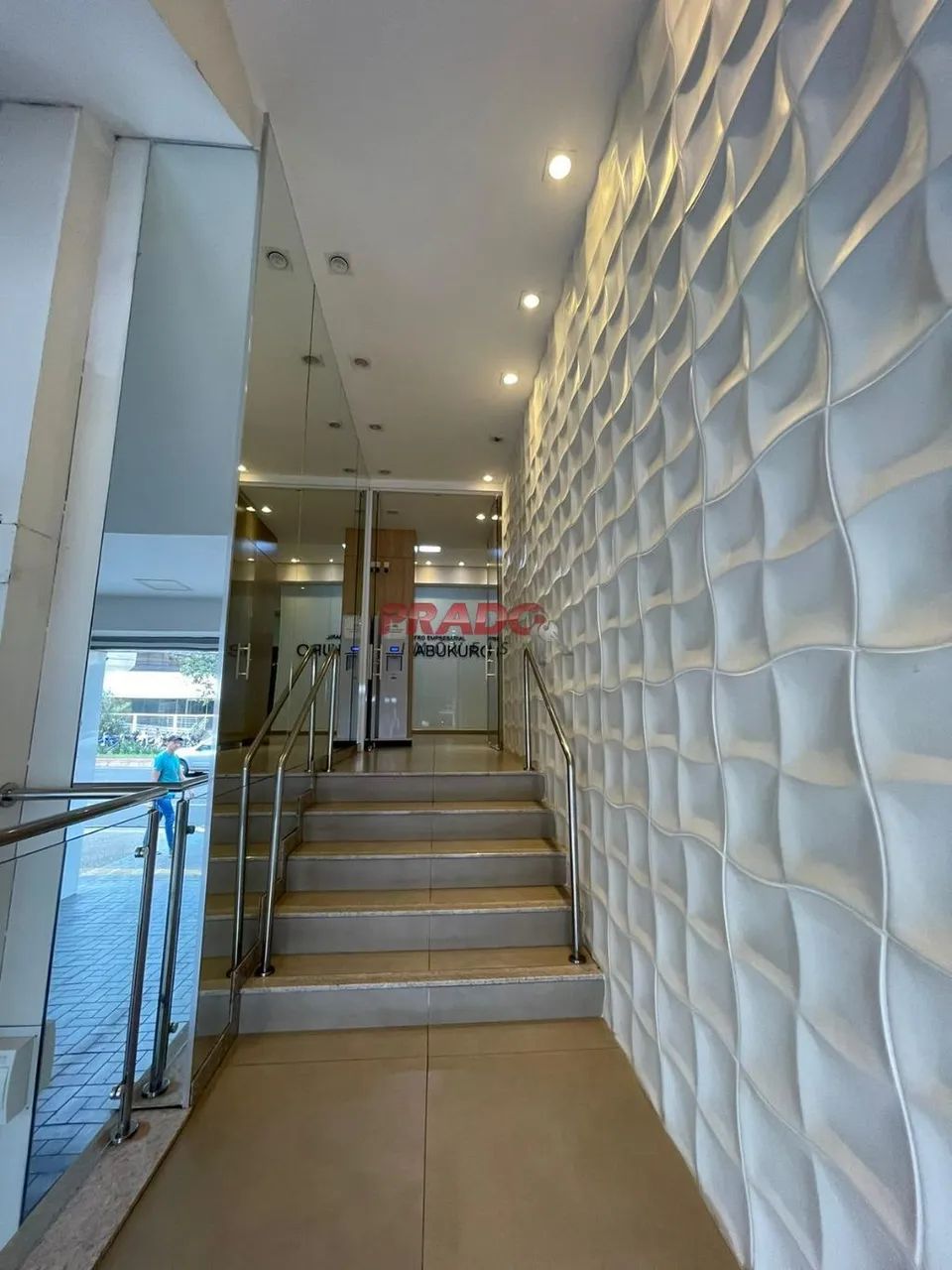 Sala comercial com 70m² privativos + 1 vaga em área central de Maringá-PR para Locação! - Foto 4